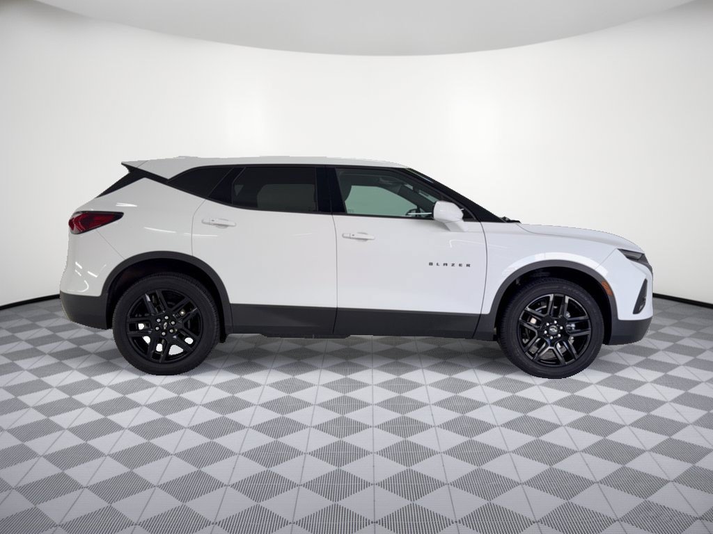 Used 2021 Chevrolet Blazer LT w/ LPO, Black Accent Package FWD image 8
