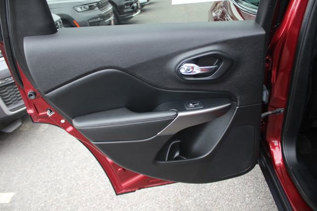 Used 2021 Jeep Cherokee Limited AWD/4WD image 22