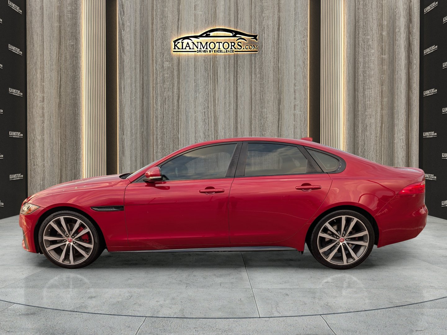 Used 2018 Jaguar XF S RWD image 6