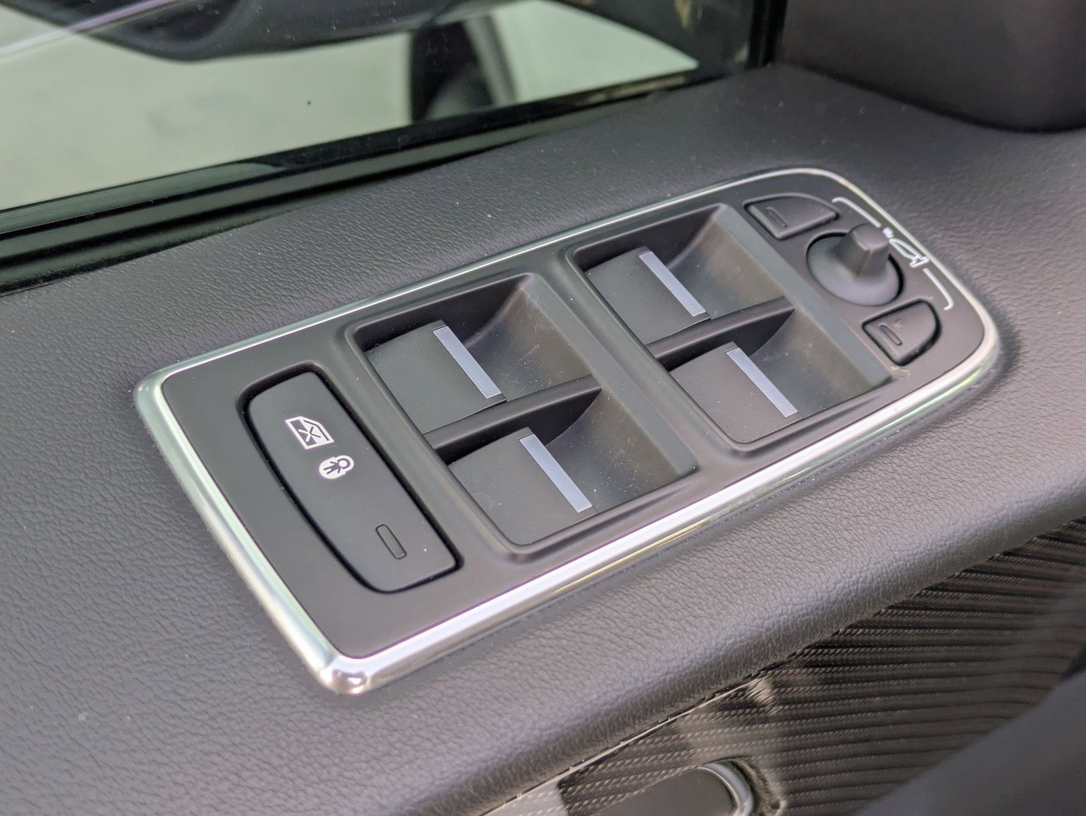 Used 2020 Jaguar F-PACE SVR image 14