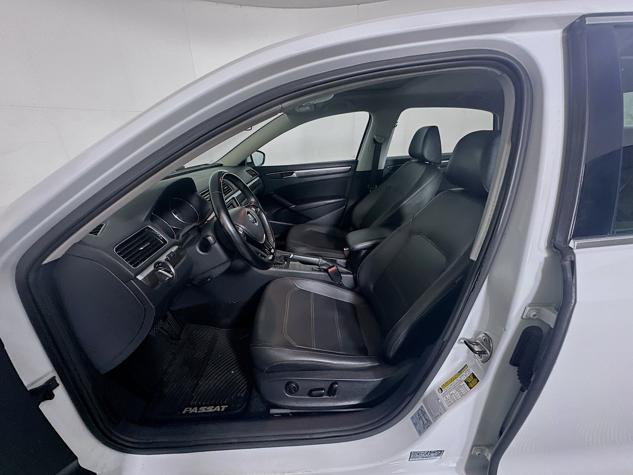 Used 2017 Volkswagen Passat 1.8T SE image 13
