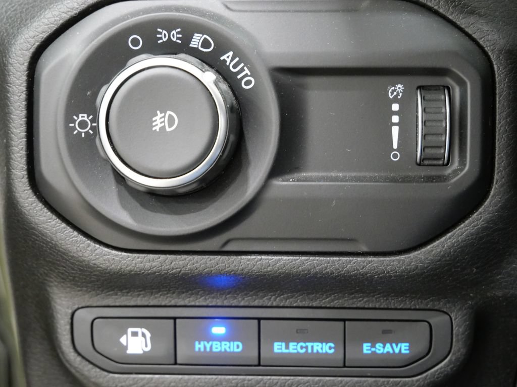 Used 2023 Jeep Wrangler Unlimited Sahara w/ Cold Weather Group AWD/4WD image 15