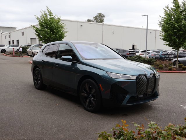 Used 2024 BMW iX xDrive50 w/ Premium Package image 4