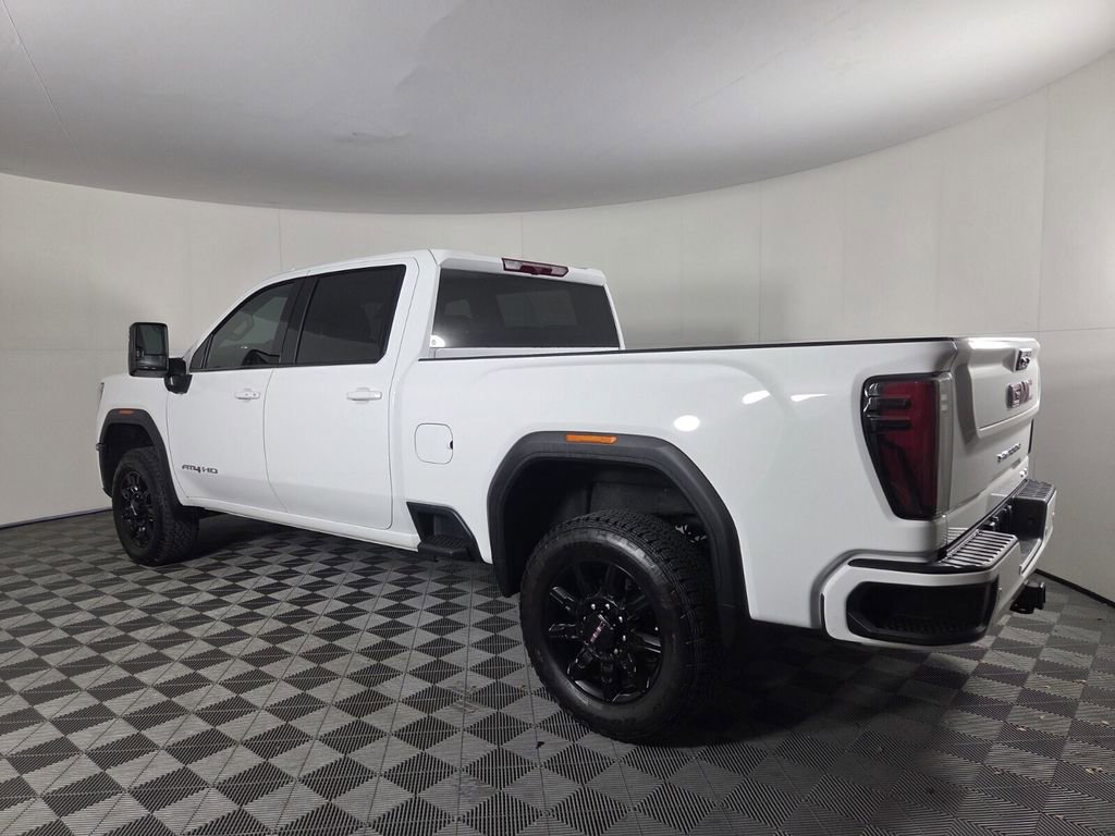 Used 2025 GMC Sierra 2500 AT4 image 9