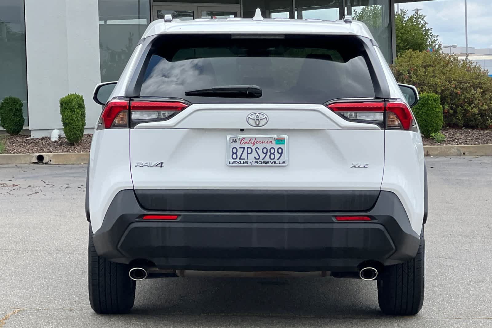 Used 2021 Toyota RAV4 XLE w/ Convenience Package FWD image 8