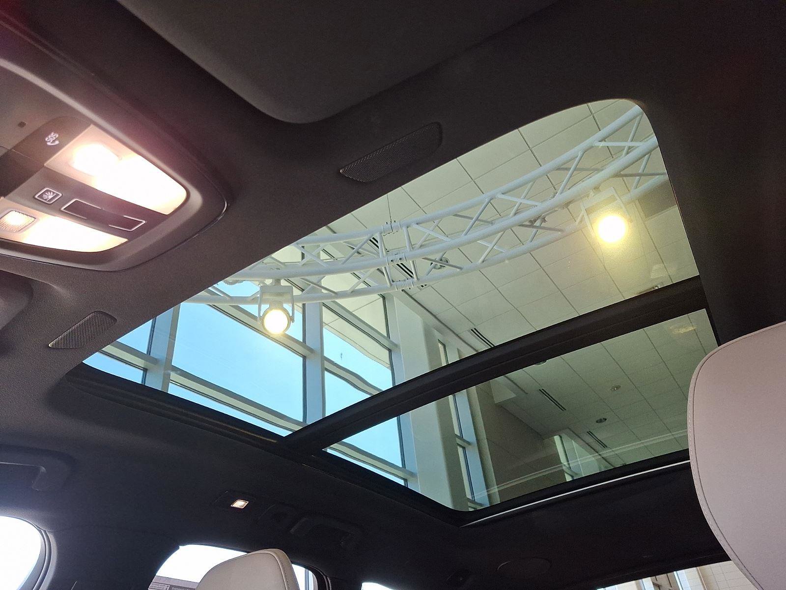 Used 2026 Volvo XC60 T8 Plus w/ Climate Package image 9