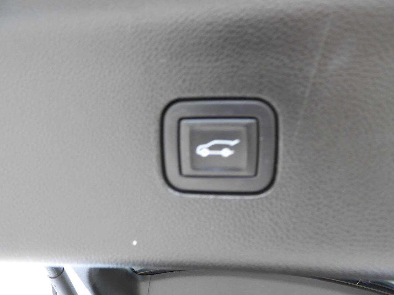 Used 2022 Buick Enclave Essence w/ Trailering Package, 5000 lbs. FWD image 34