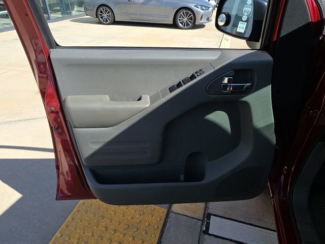 Used 2019 Nissan Frontier SV image 11