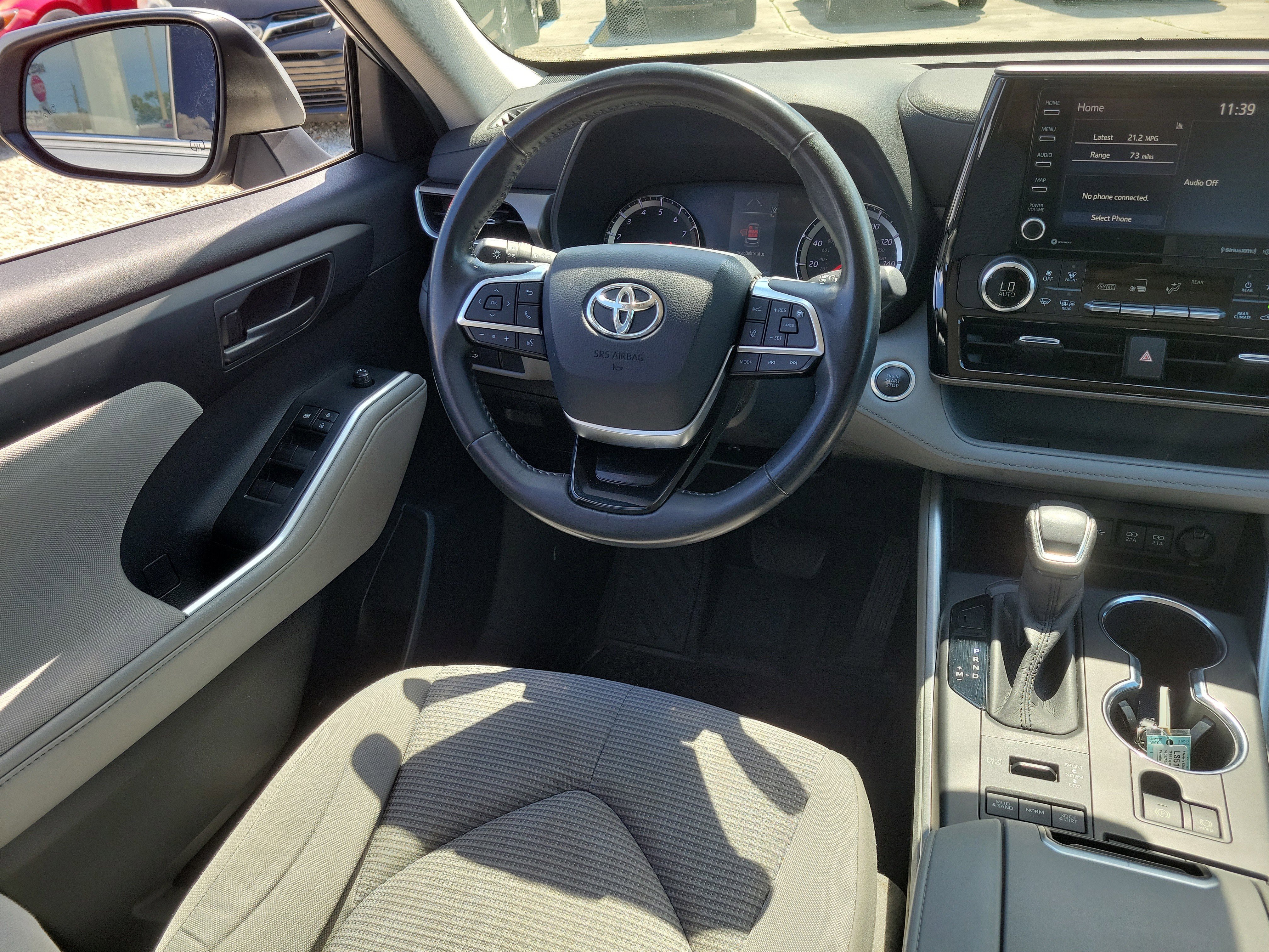 Used 2020 Toyota Highlander LE AWD/4WD image 17