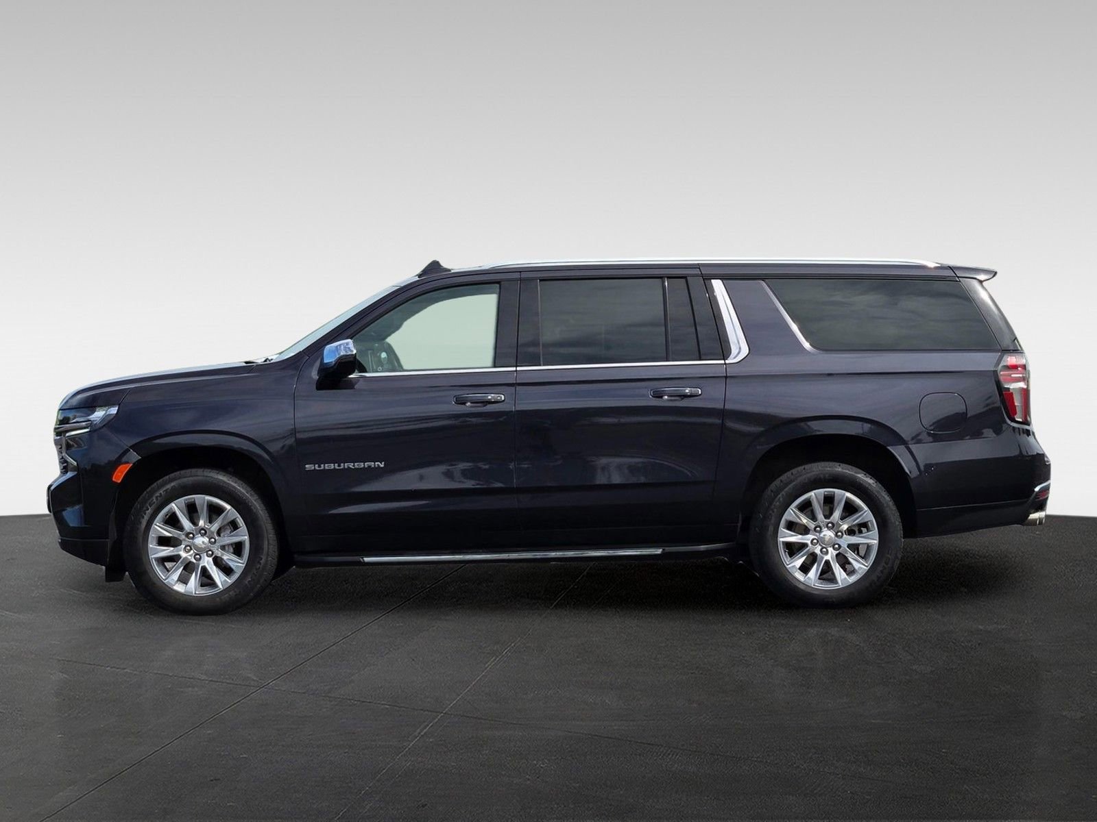 Used 2023 Chevrolet Suburban Premier AWD/4WD image 7