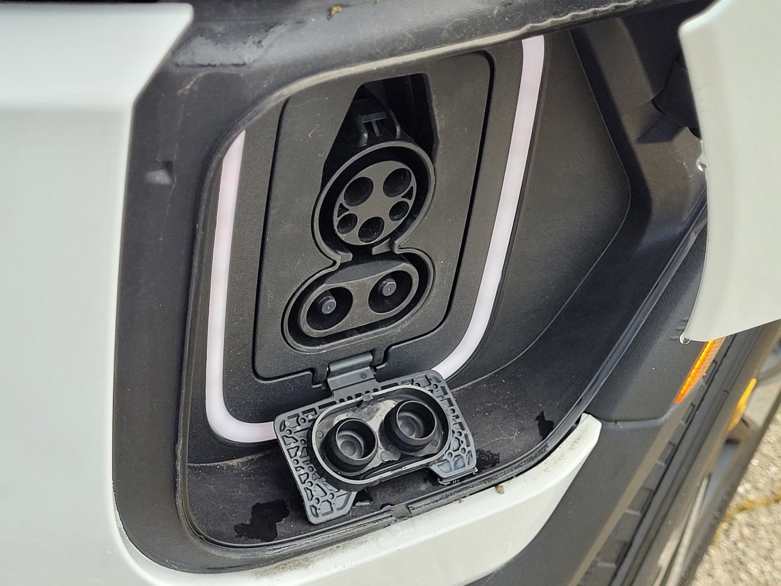 Used 2023 Rivian R1T Adventure image 33