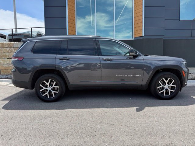 Used 2023 Jeep Grand Cherokee L Limited AWD/4WD image 2