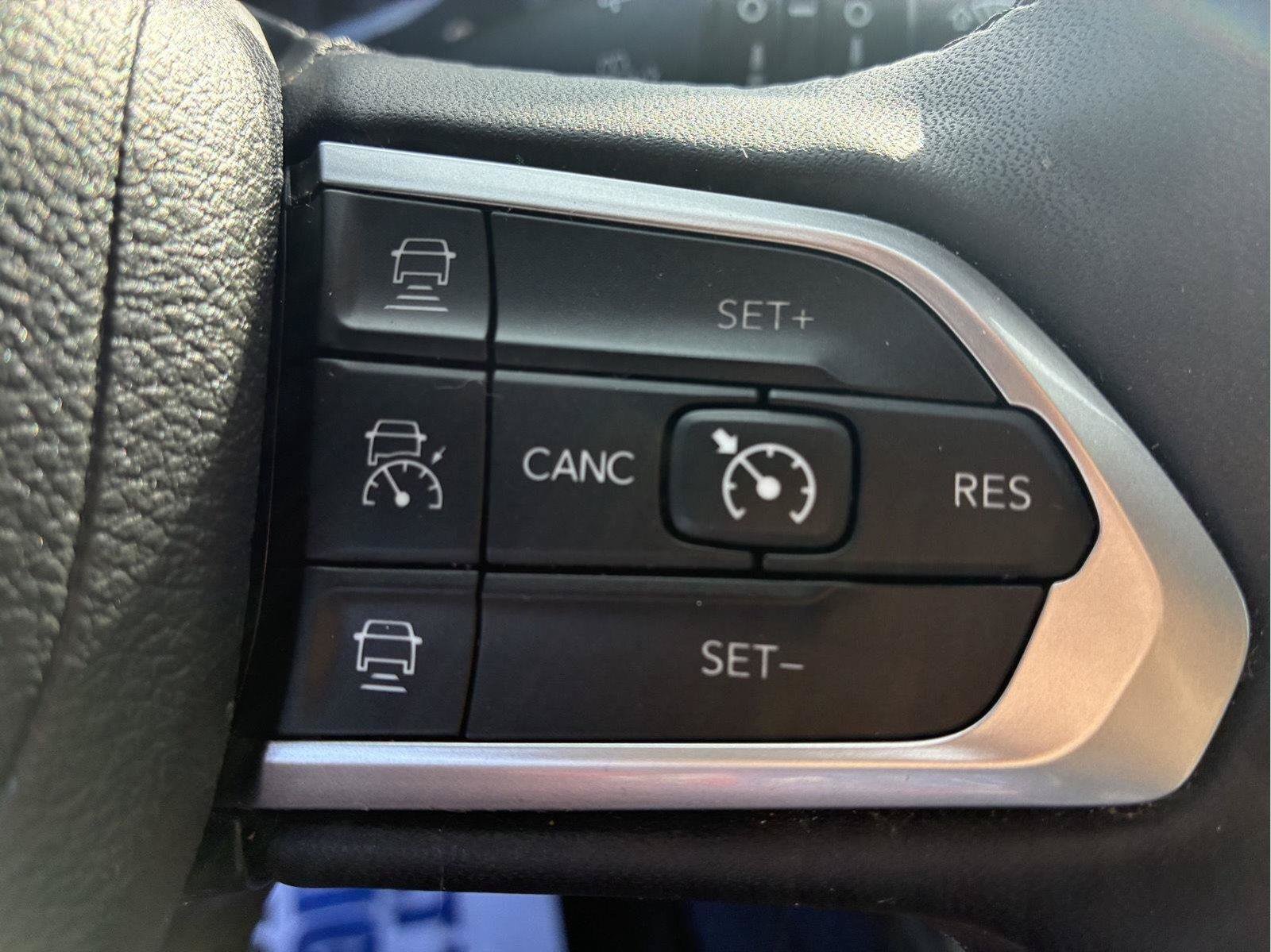 Used 2025 Jeep Compass Limited AWD/4WD image 20