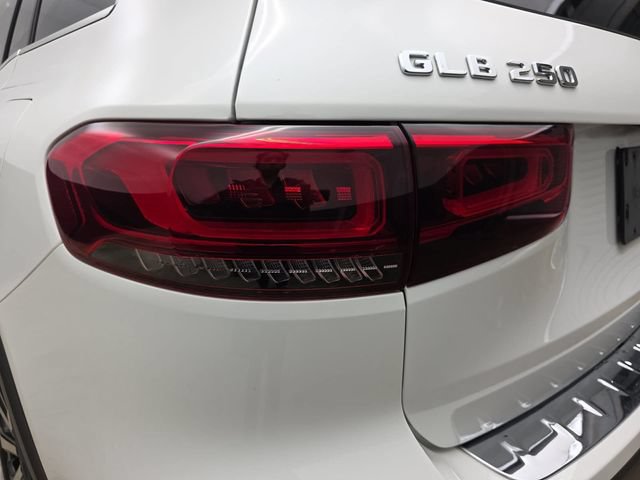 Used 2022 Mercedes-Benz GLB 250 image 35