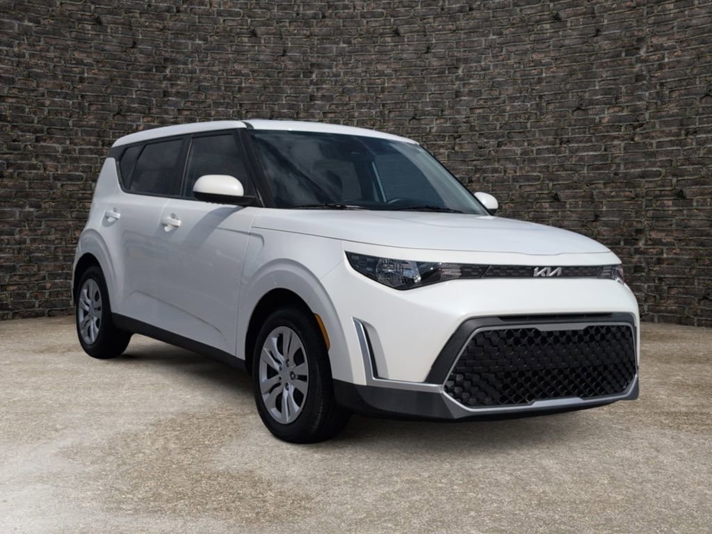 Used 2024 Kia Soul LX FWD image 2