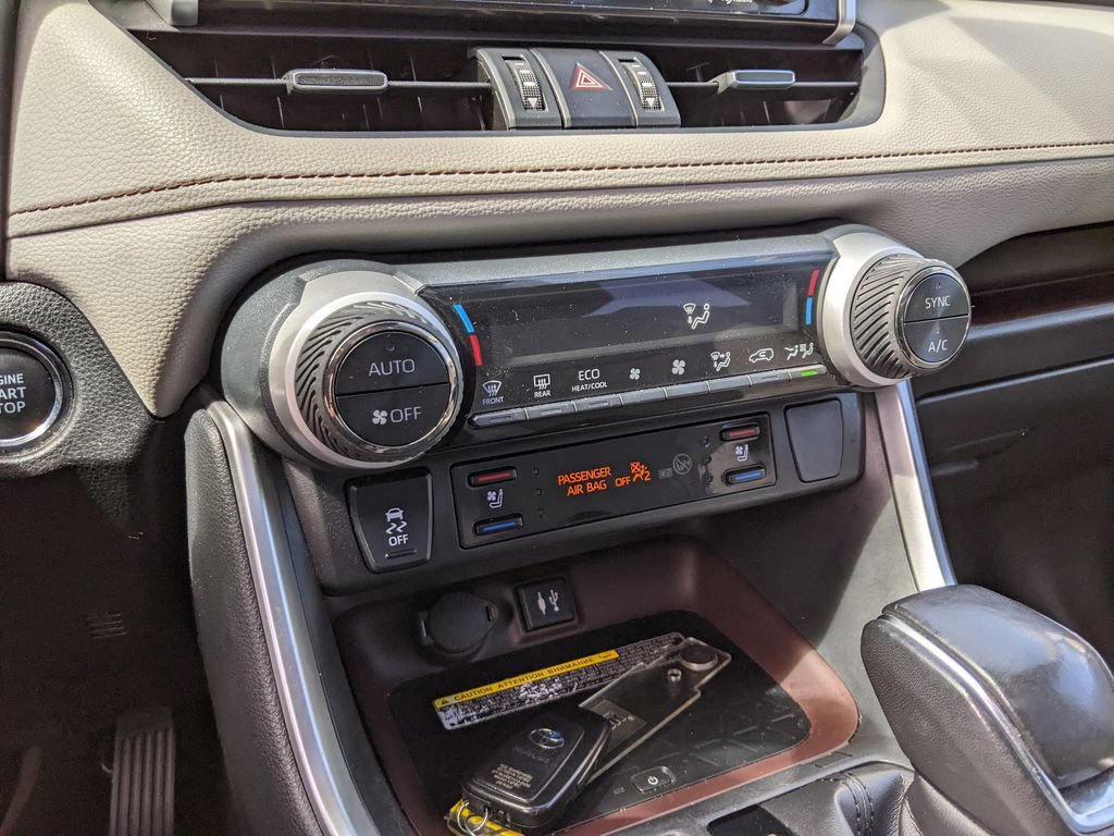 Used 2019 Toyota RAV4 Limited w/ Advanced Technology Package image 18