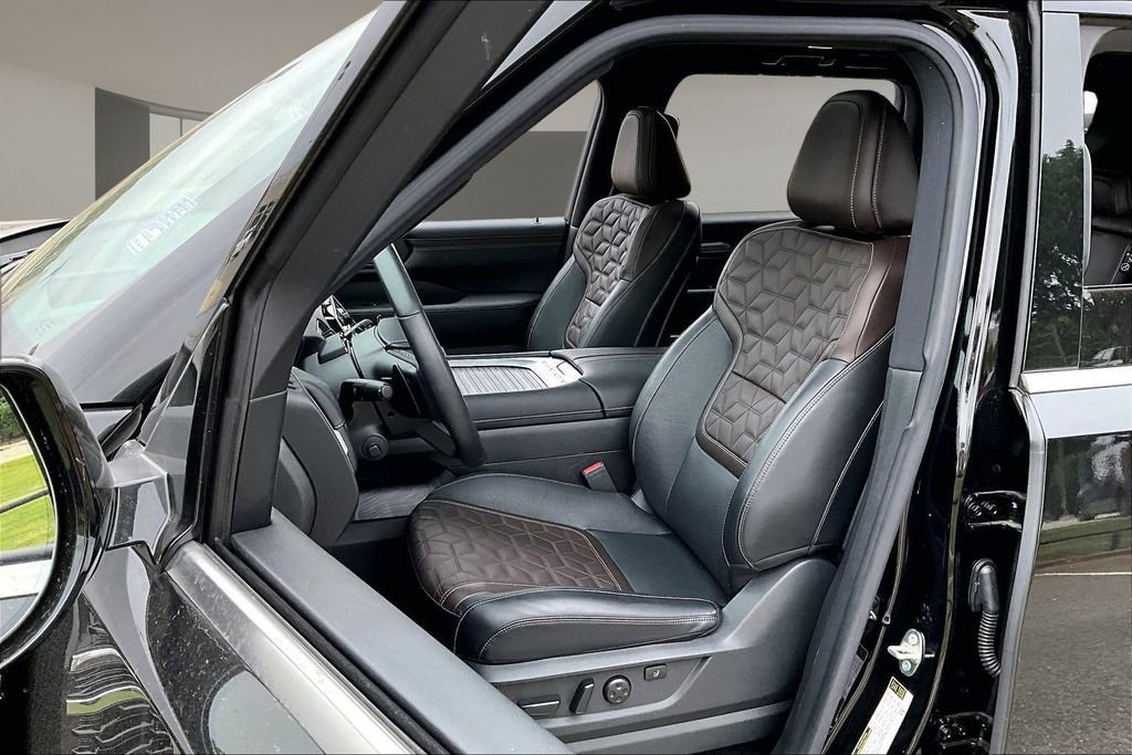 Used 2025 Nissan Armada Platinum Reserve AWD/4WD image 27
