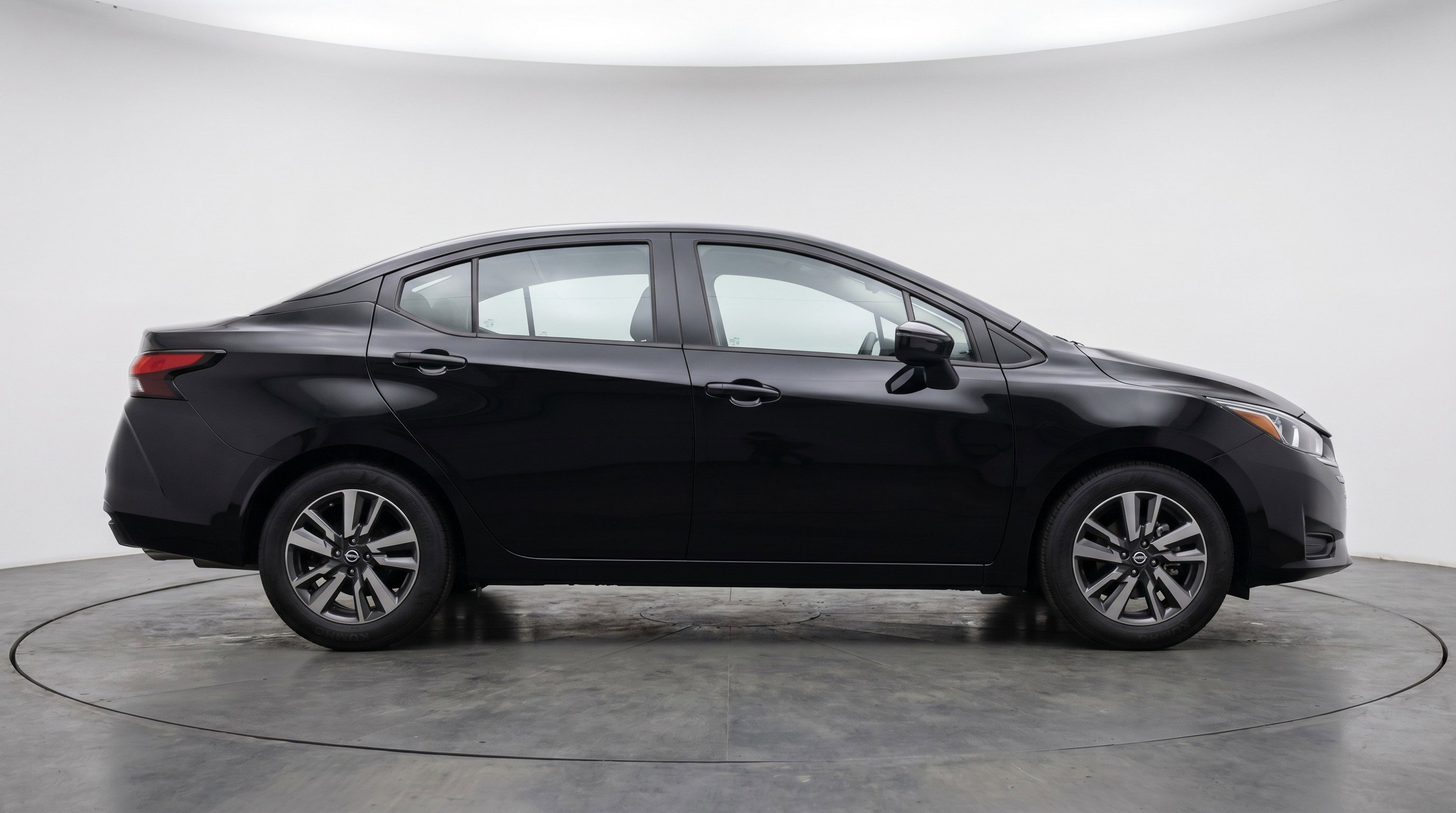 Used 2025 Nissan Versa SV FWD image 11