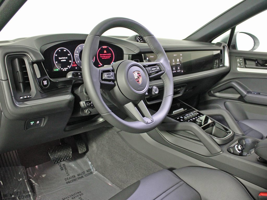 Certified 2025 Porsche Cayenne Coupe image 4