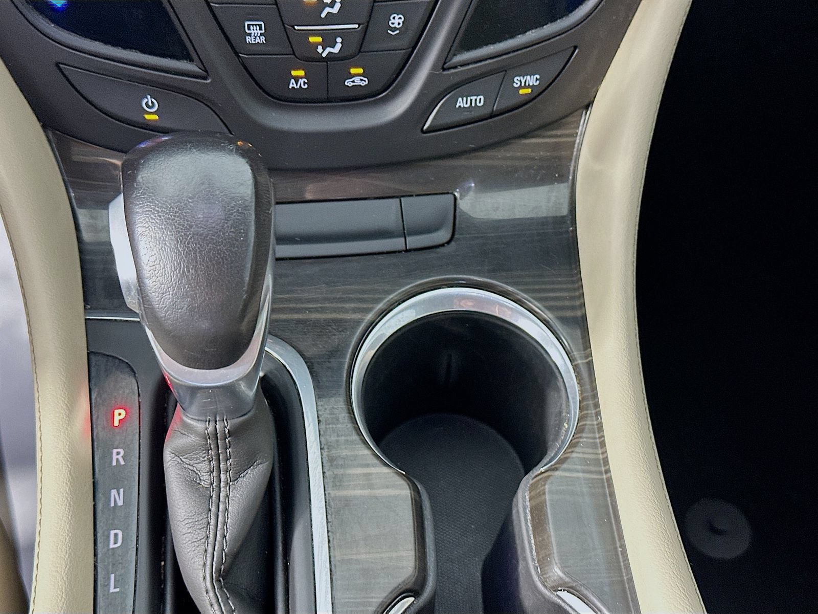 Used 2020 Buick Envision Essence FWD image 17