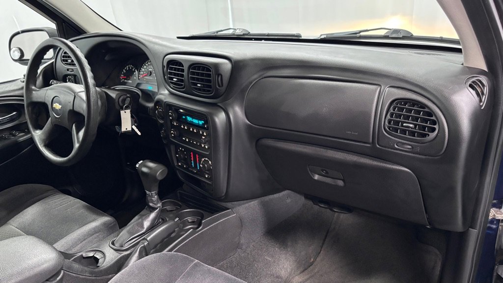 Used 2008 Chevrolet TrailBlazer LT w/ Sun And Sound Package AWD/4WD image 17