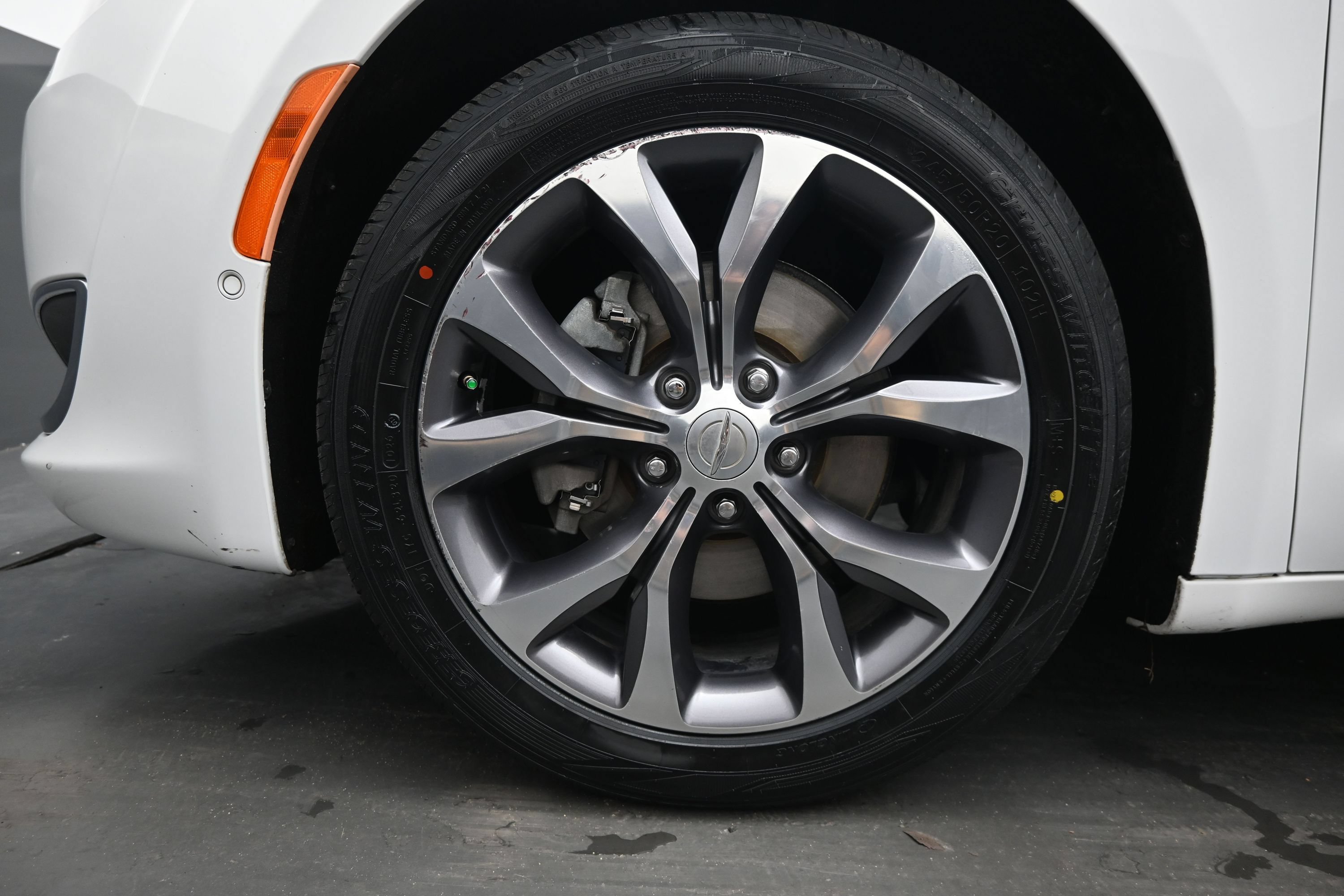 Used 2017 Chrysler Pacifica Limited FWD image 9