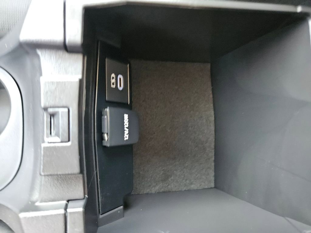 Used 2025 Toyota Corolla LE image 29