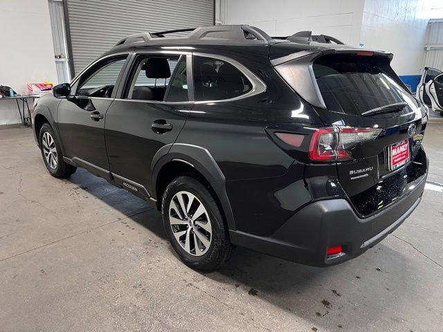 Used 2023 Subaru Outback Premium AWD/4WD image 5
