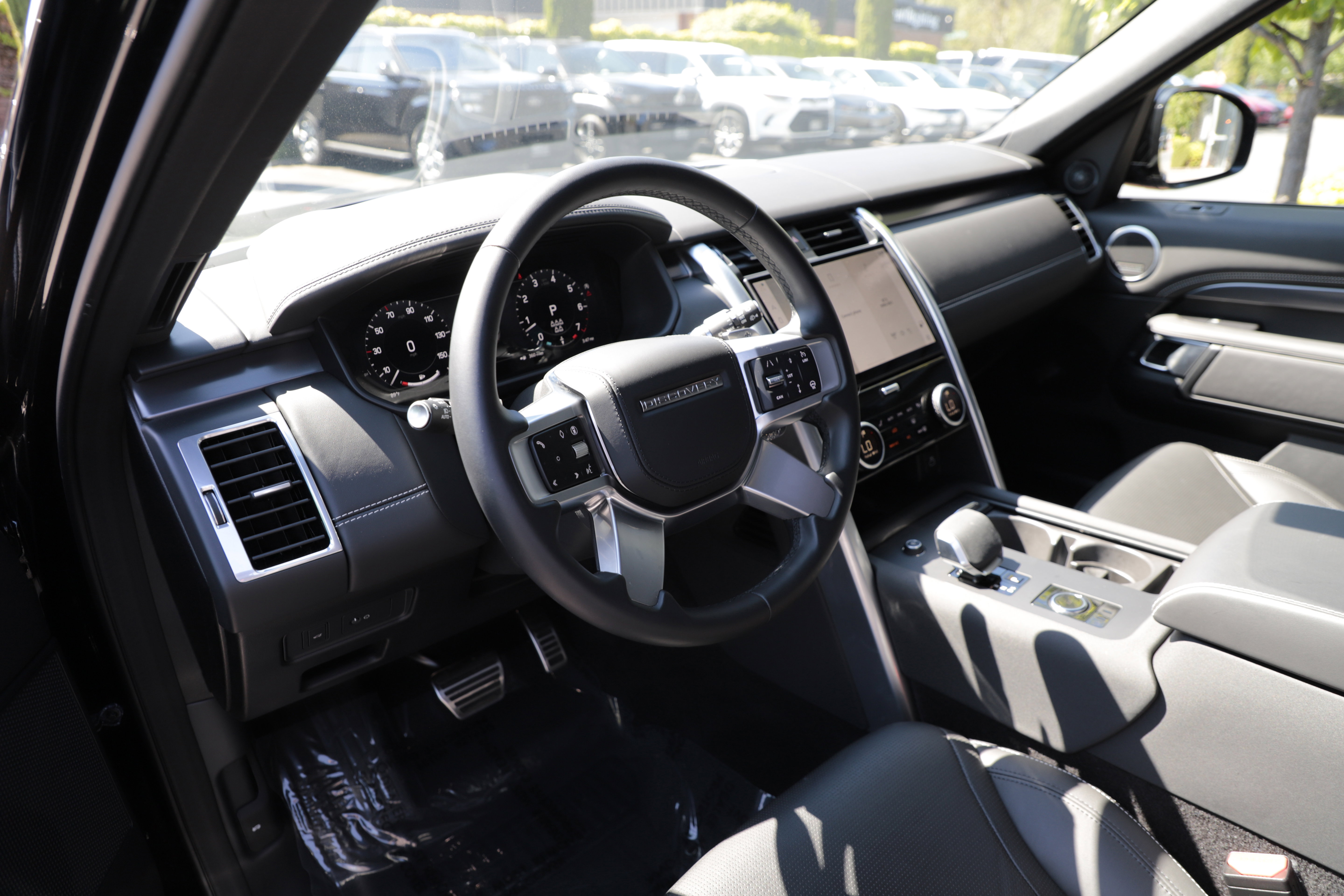 Certified 2025 Land Rover Discovery Metropolitan Edition AWD/4WD image 18