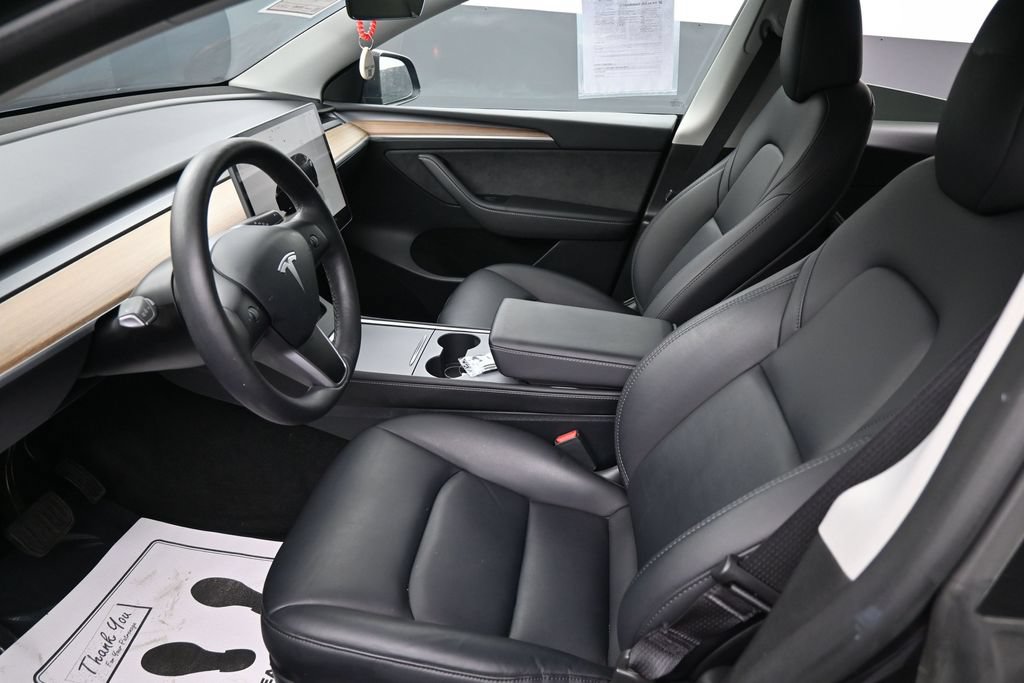 Used 2024 Tesla Model Y 2WD image 28