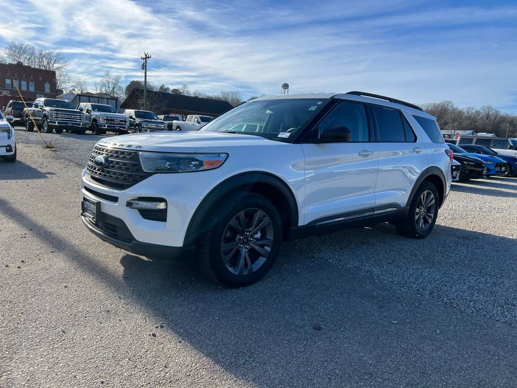 Used 2021 Ford Explorer XLT w/ Equipment Group 202A image 4
