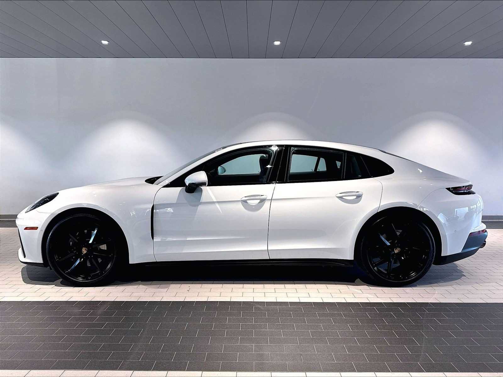 Used 2025 Porsche Panamera RWD image 2