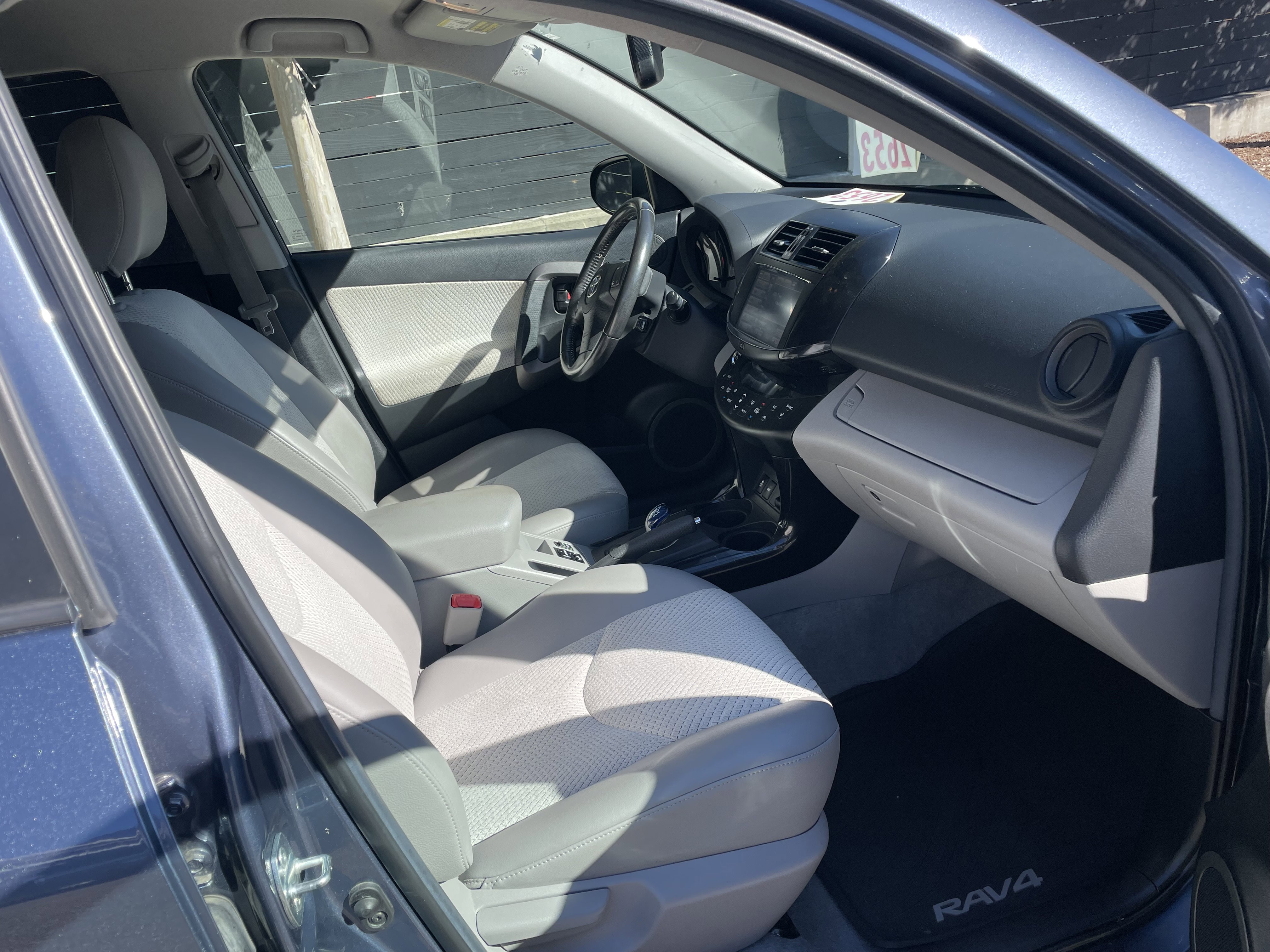 Used 2012 Toyota RAV4 EV image 8