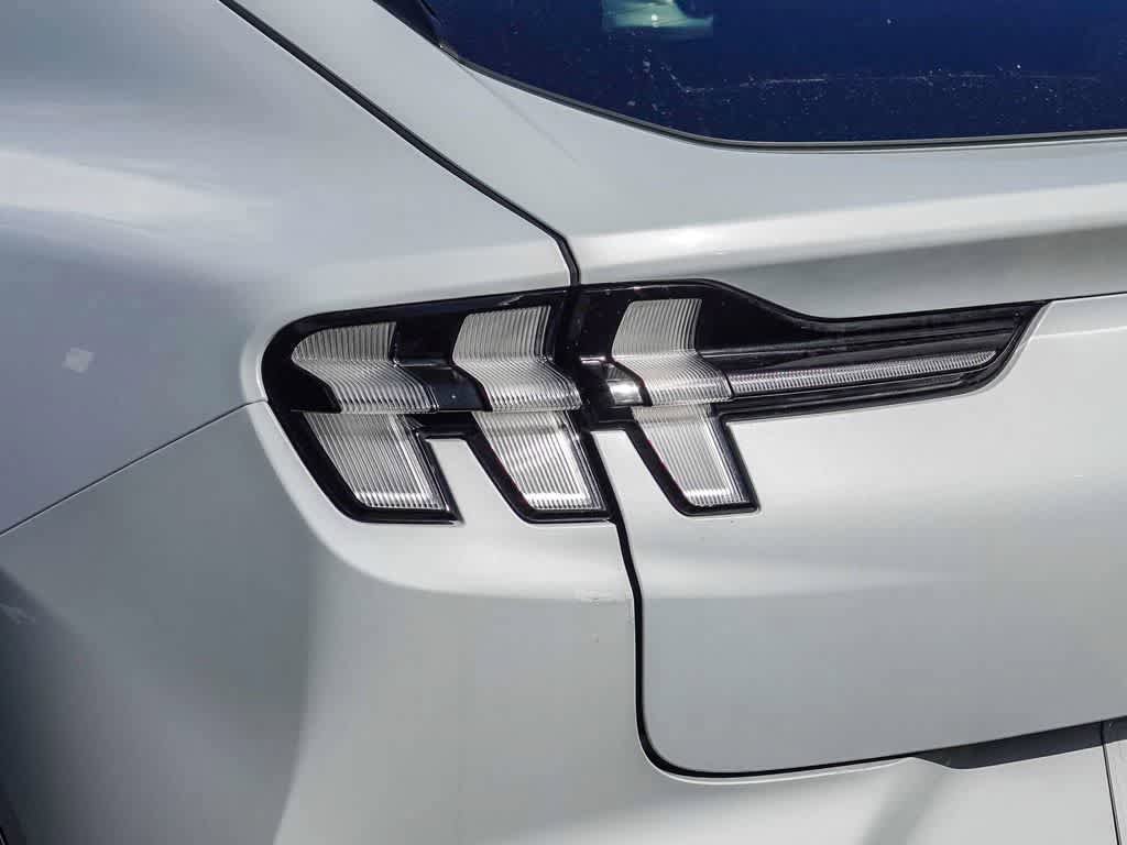 Used 2022 Ford Mustang Mach-E Select image 15