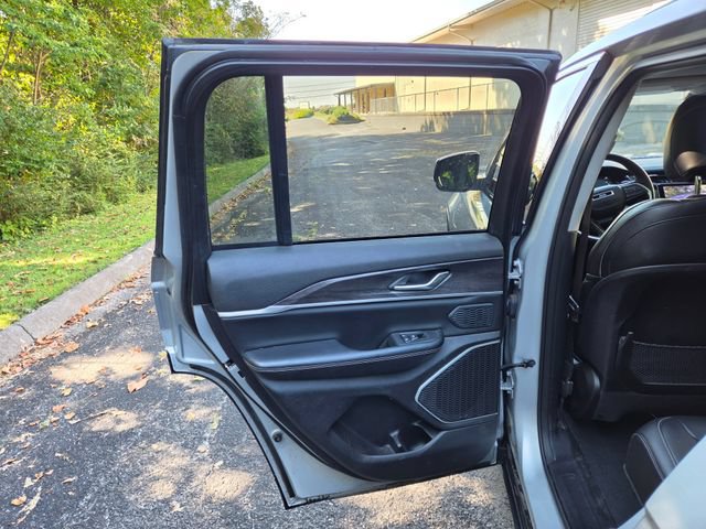 Used 2023 Jeep Grand Cherokee 4WD 4xe image 33