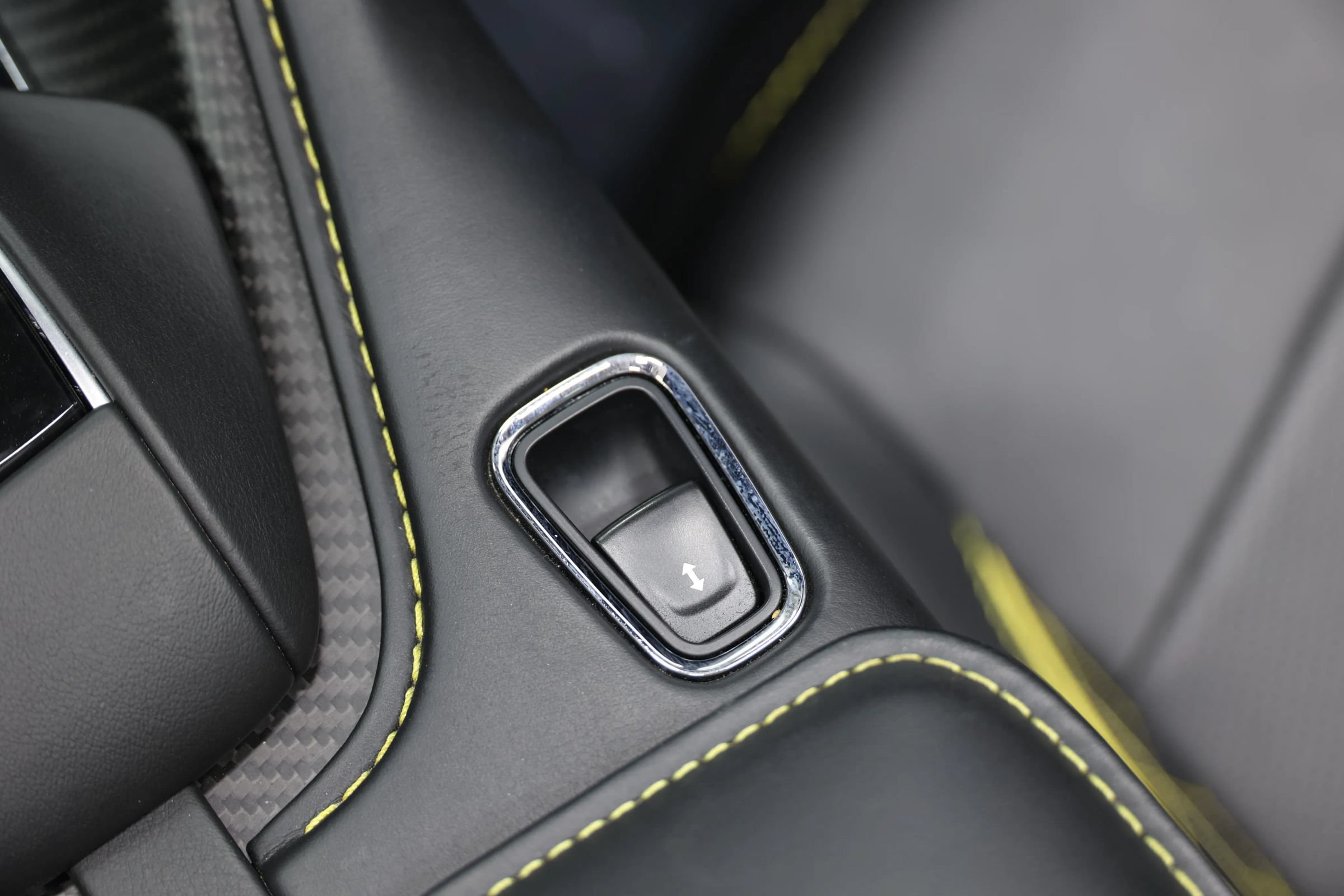 Used 2021 Aston Martin DBS Superleggera Volante RWD image 51