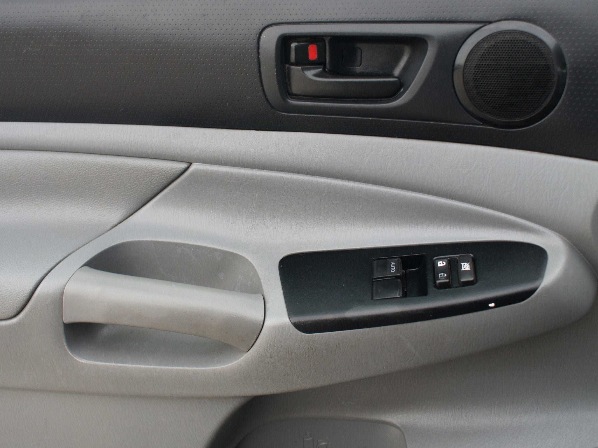 Used 2015 Toyota Tacoma 4x4 Access Cab image 16