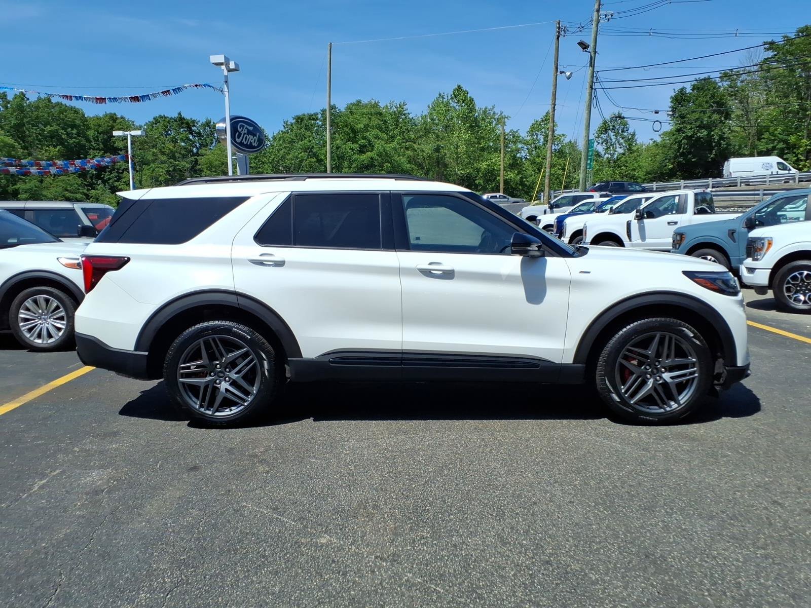 Certified 2025 Ford Explorer ST-Line w/ Premium Package AWD/4WD image 9
