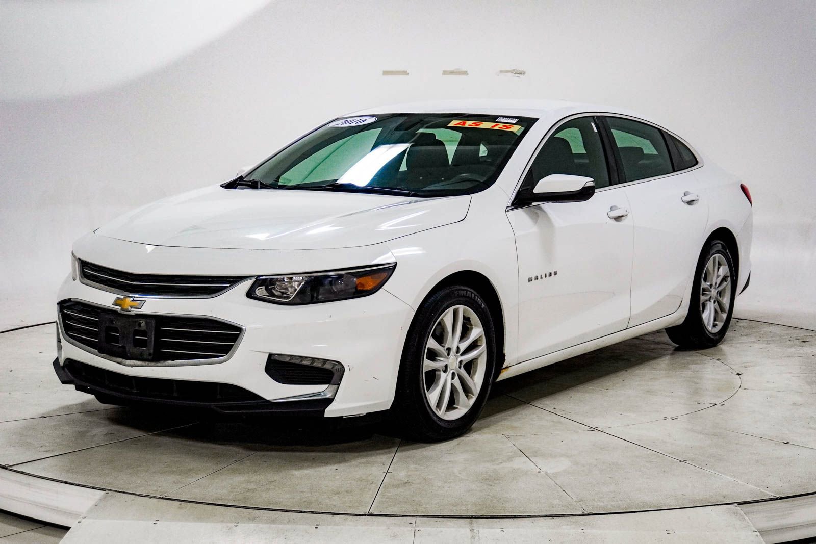 Used 2016 Chevrolet Malibu LT FWD image 2