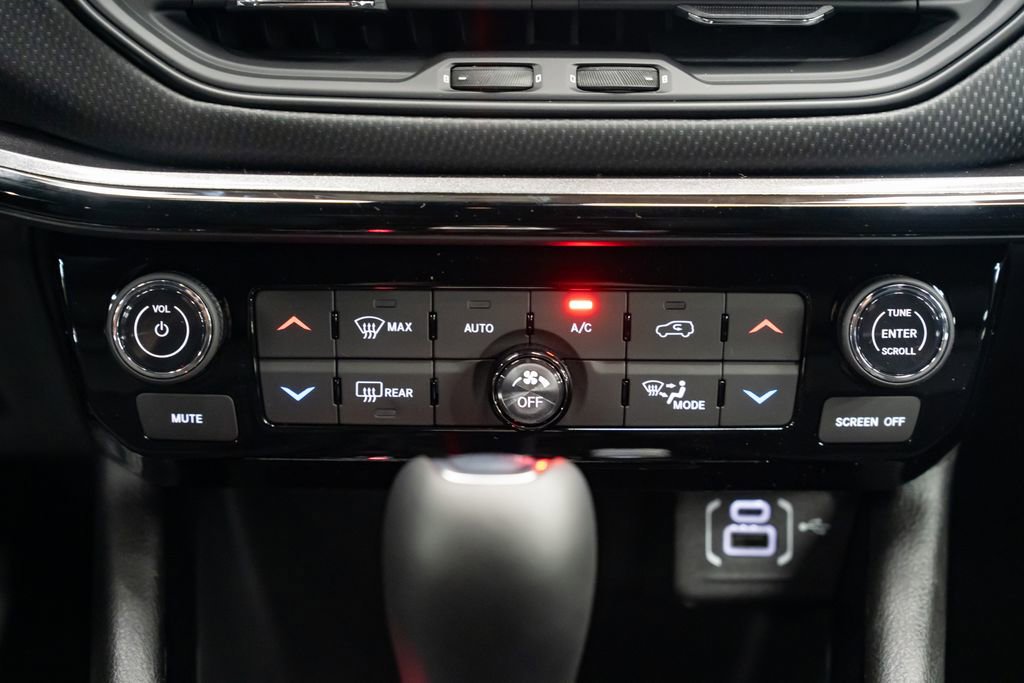 New 2026 Jeep Compass Latitude image 12