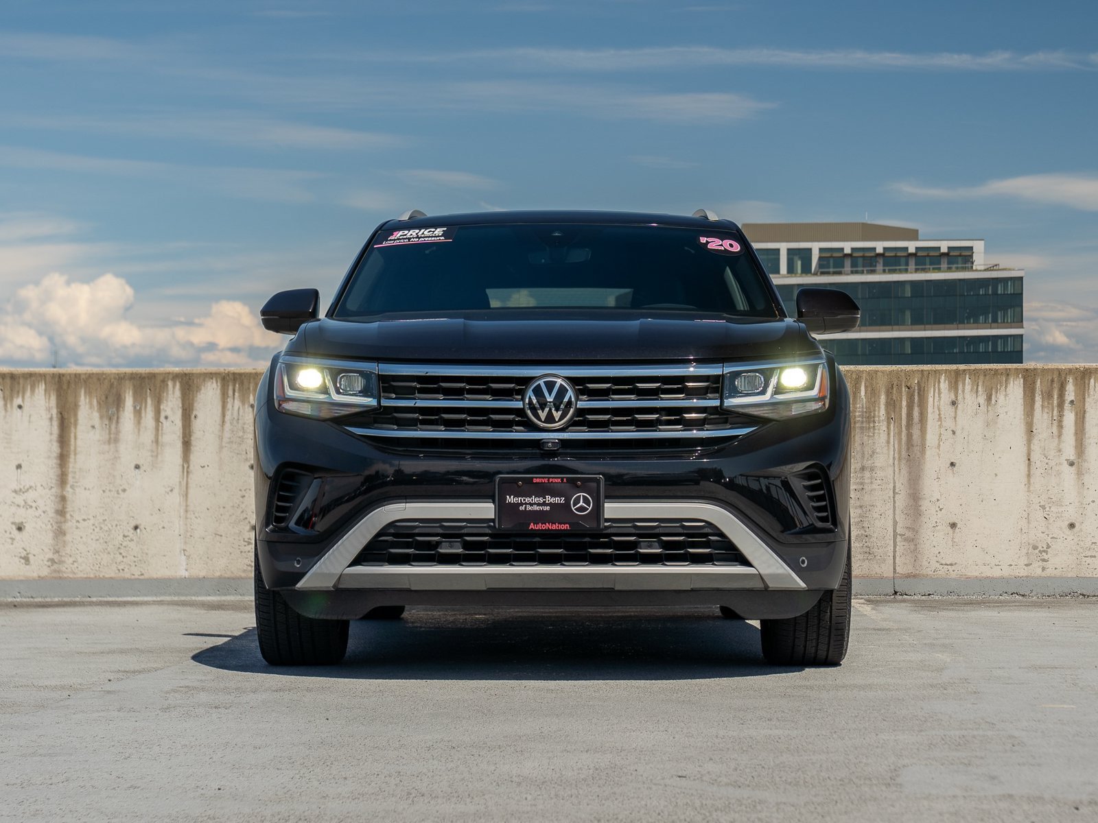 Used 2020 Volkswagen Atlas Cross Sport SEL Premium AWD/4WD image 2