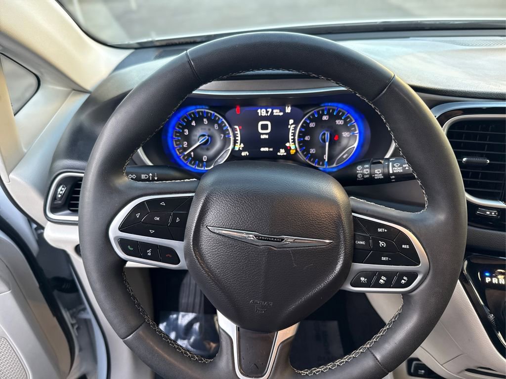 Used 2024 Chrysler Pacifica Touring-L image 23