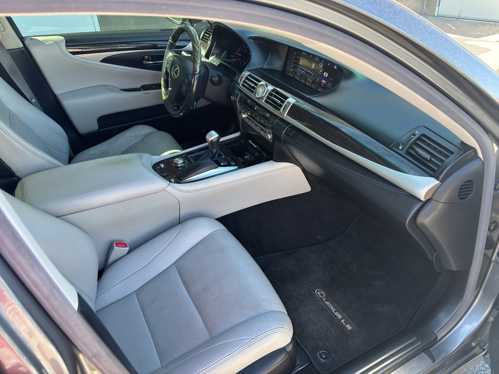 Used 2015 Lexus LS 460 AWD w/ Comfort Package image 22