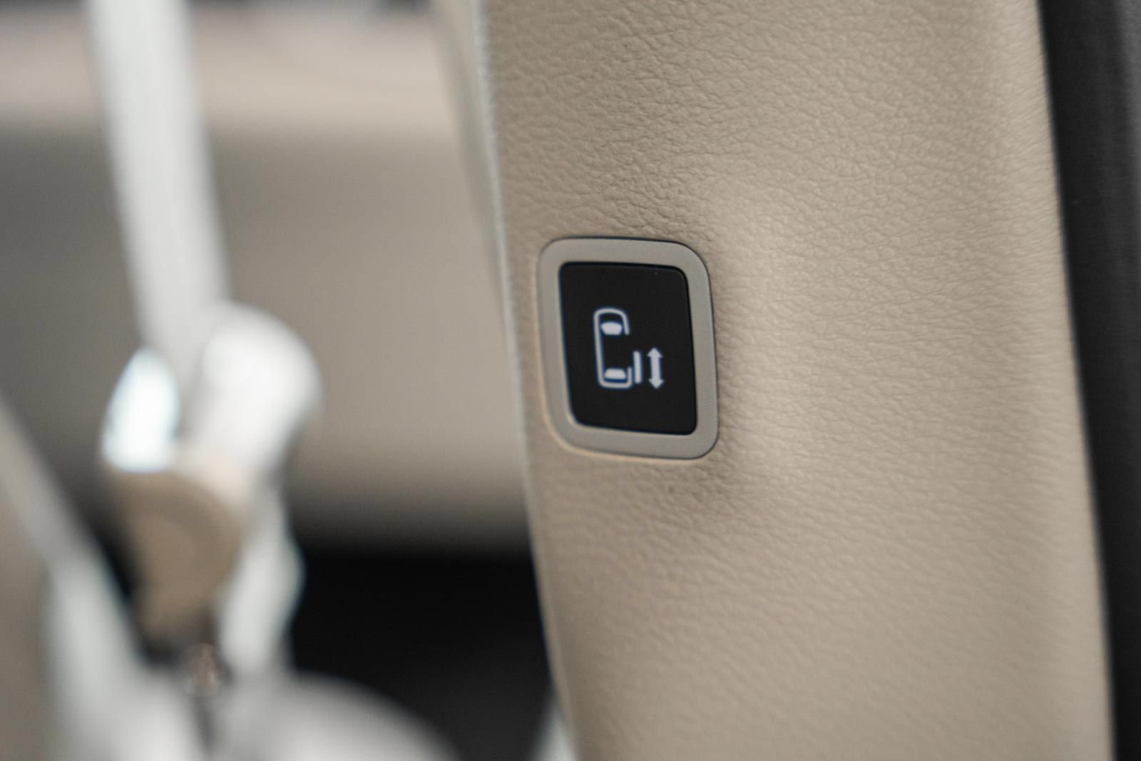 Used 2021 Chrysler Pacifica Touring-L w/ Uconnect Theater Family Group FWD image 41