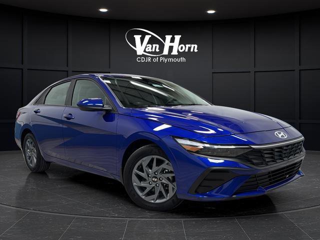Used 2024 Hyundai Elantra SEL image 1