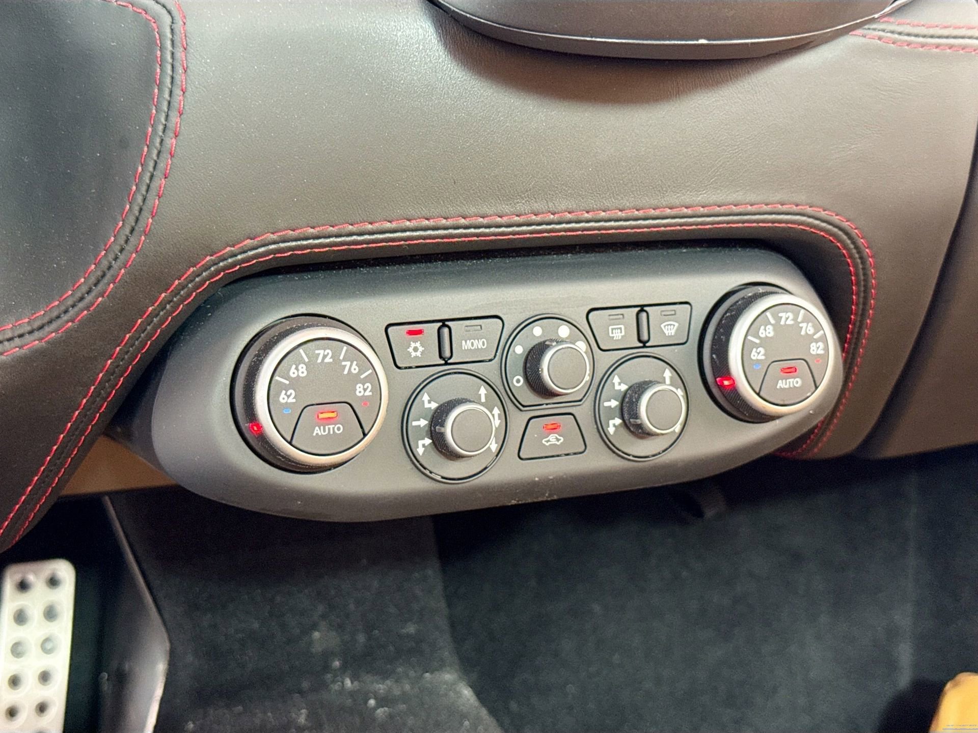 Used 2011 Ferrari 458 Italia Coupe RWD image 12