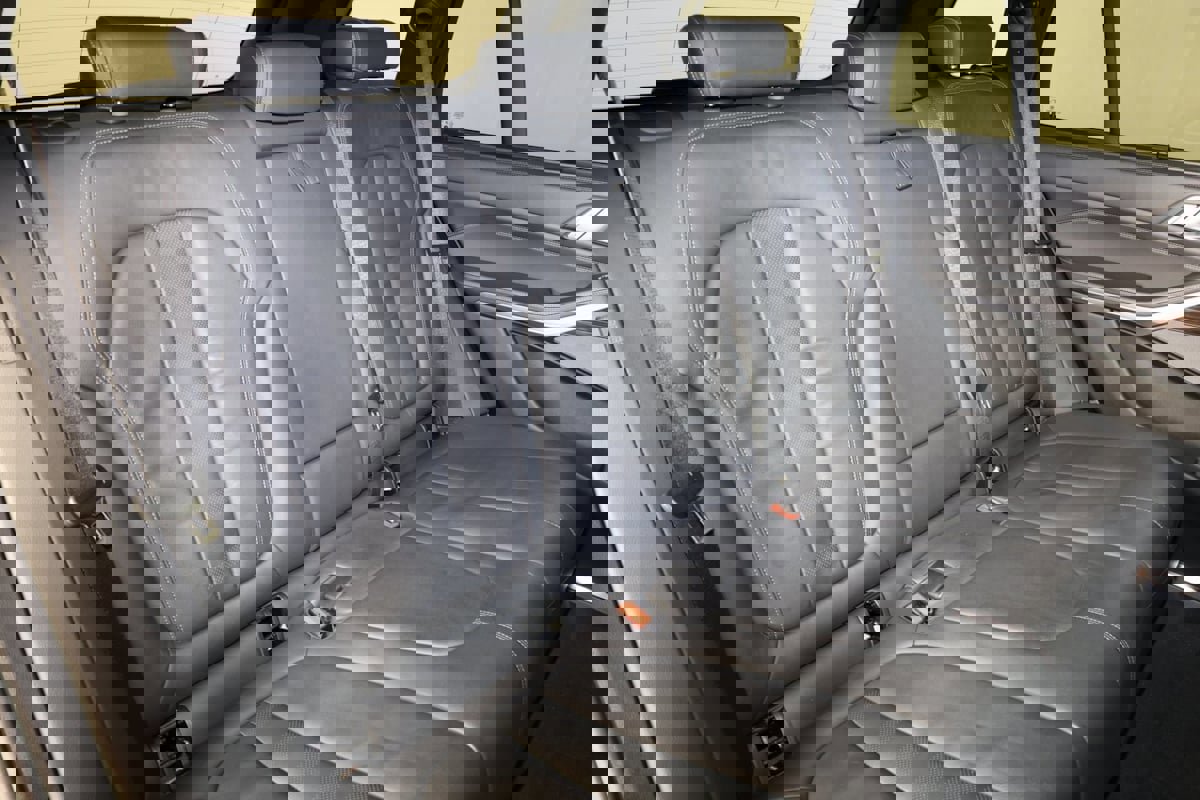 Used 2020 BMW X5 M50i w/ Premium Package image 44