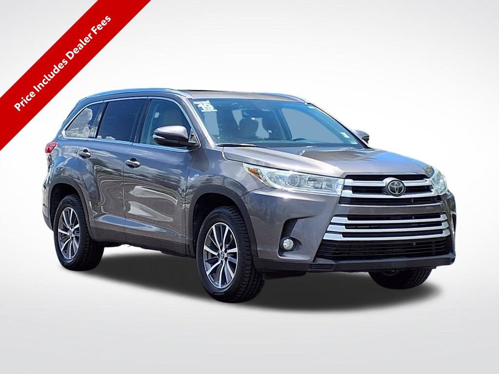 Used 2019 Toyota Highlander XLE FWD image 1