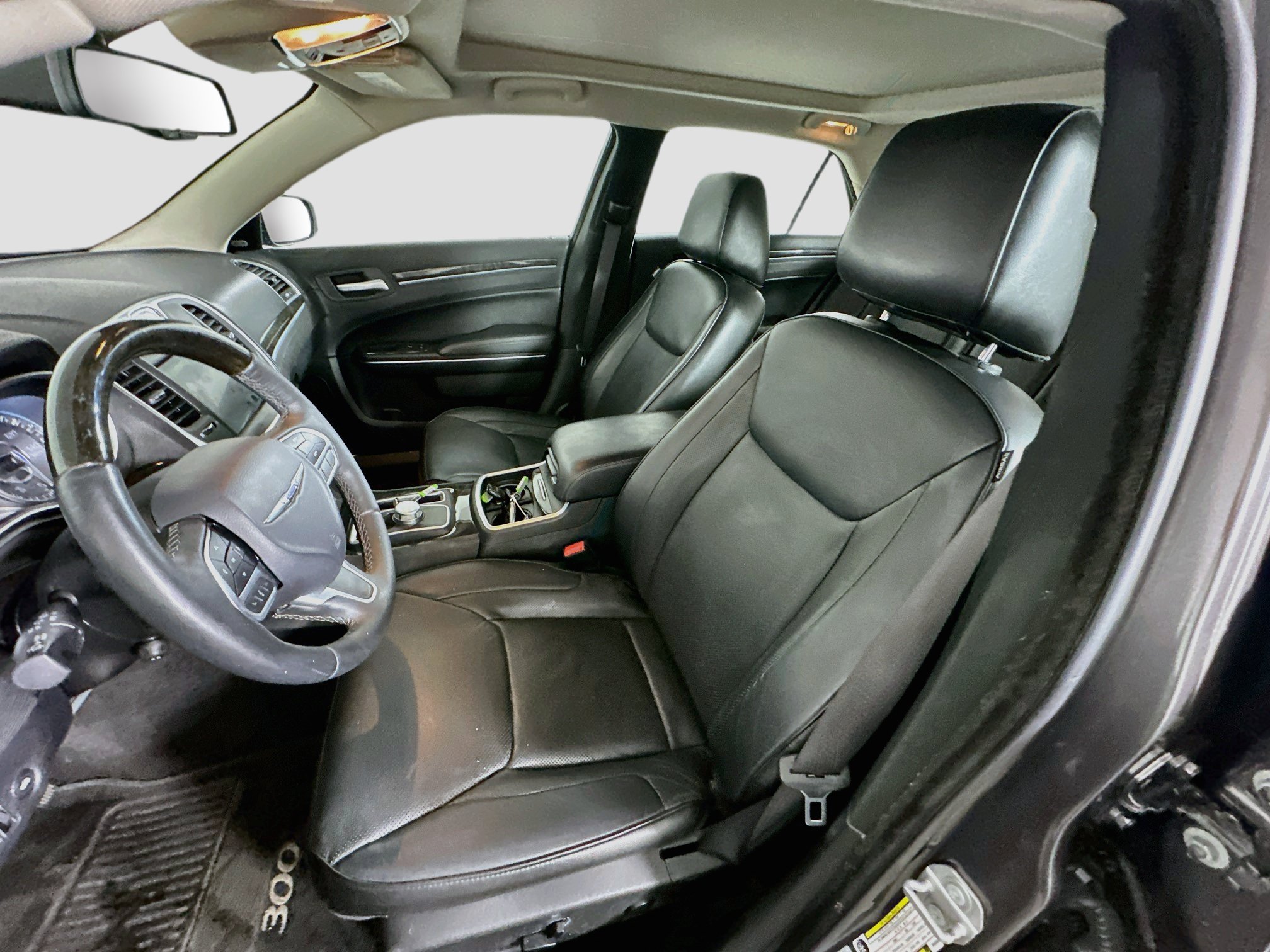 Used 2017 Chrysler 300 C RWD image 13