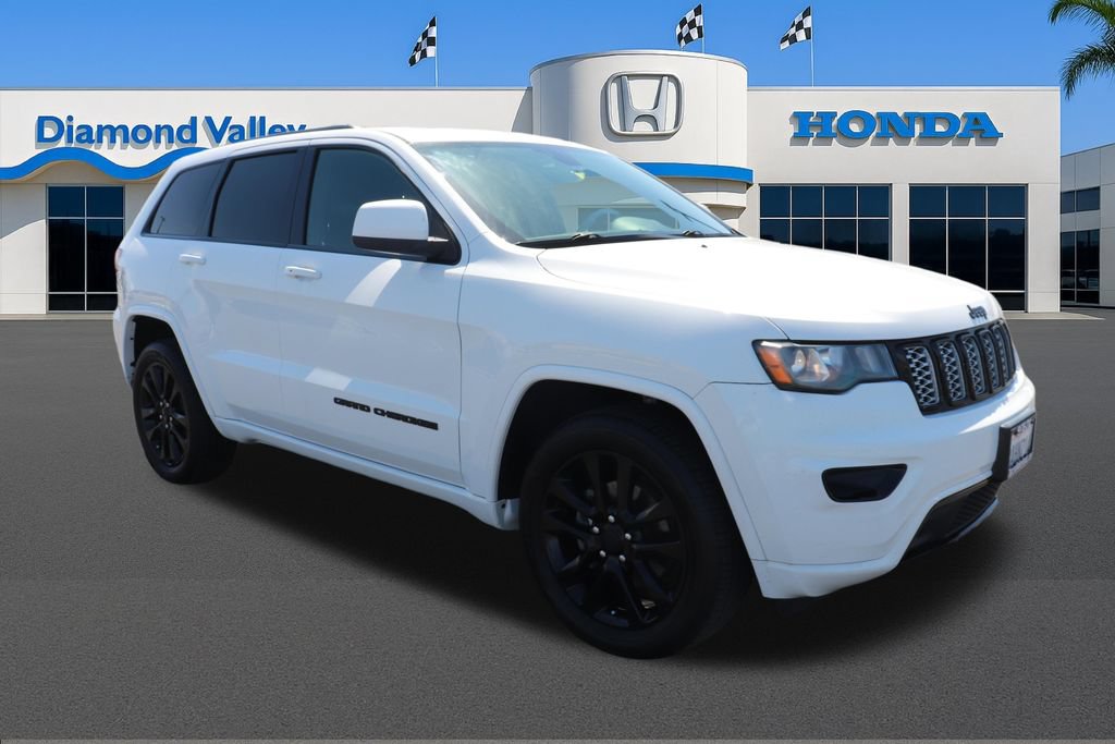Used 2017 Jeep Grand Cherokee Altitude RWD image 1